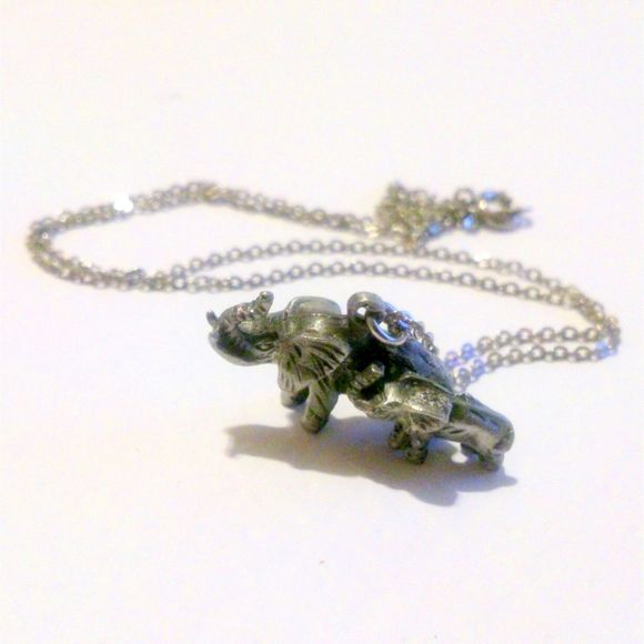 Silver Tone Mother and Baby Elephant Pendant Necklace * - Picture 4 of 4